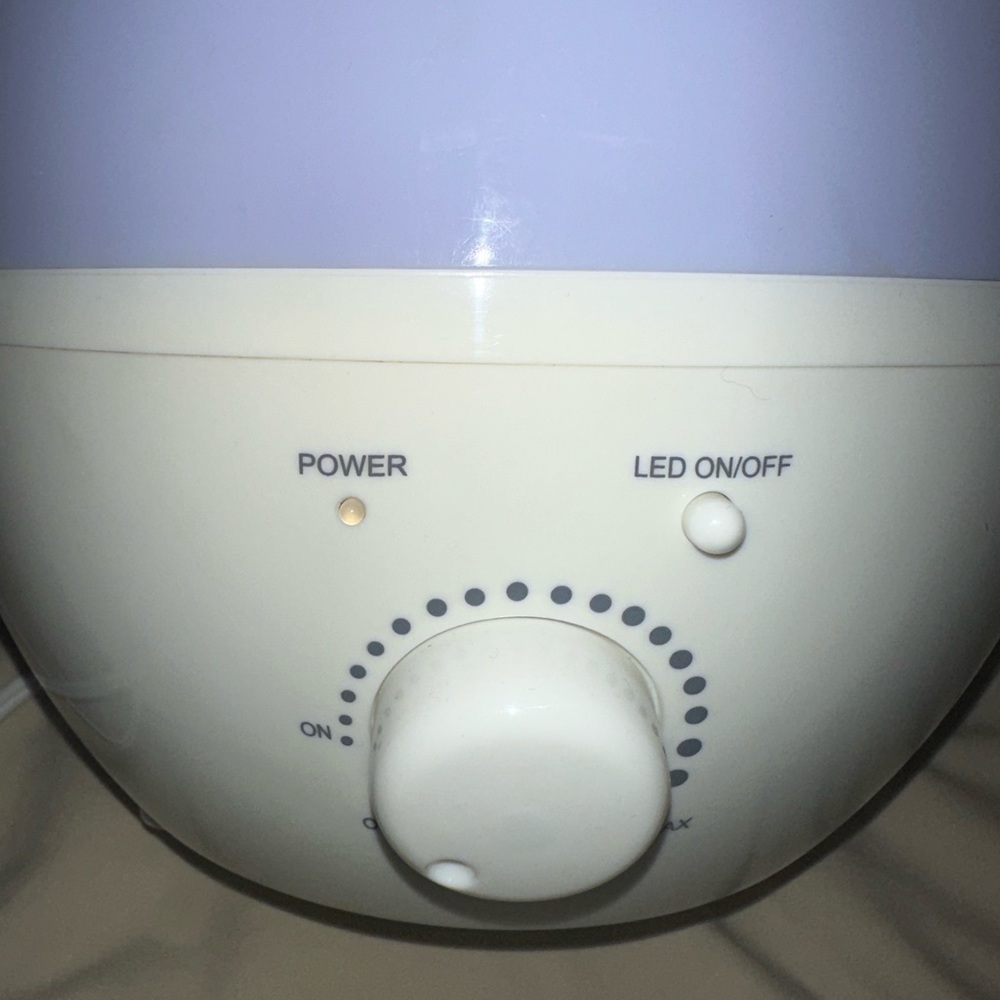 Color Changing Humidifier - Picture 4 of 16